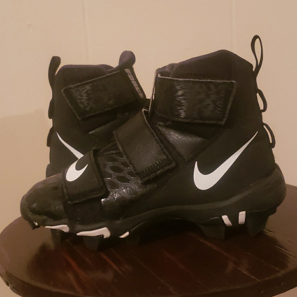 Nike kids Force Savage Shark Football cleats